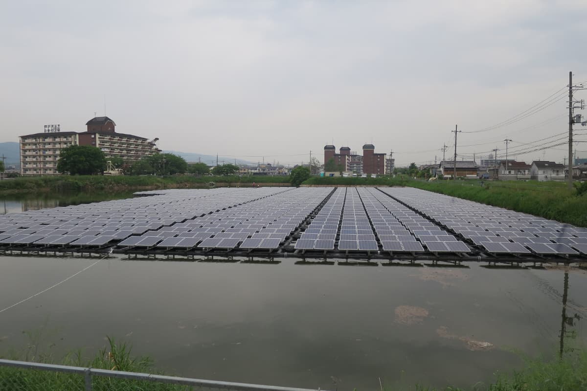 奈良県－調節池用浮体式太陽光発電システム